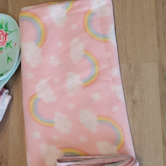 Mixed lot of bibs, burp cloths, lovey toys, hooded towel, and fleece blanket. - Picture 6 of 6